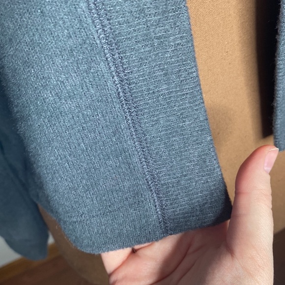 Abercrombie & Fitch grey Soft & Cozy slouched cropped sweater cardigan size XS - Picture 6 of 10